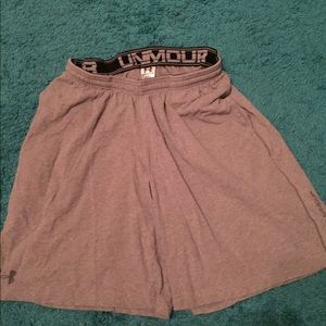 Men’s under armour shorts size Medium